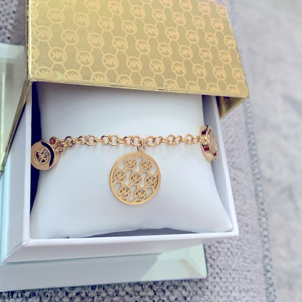 COPY - Michael Kors- New Gold tone charm bracelet - Picture 3 of 9